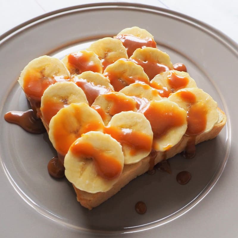 A slice of shokupan with bananas