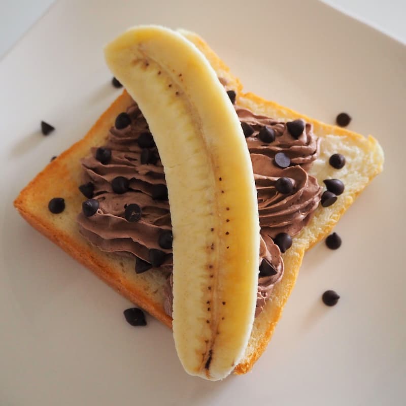 A slice of shokupan with chocolate and a banana