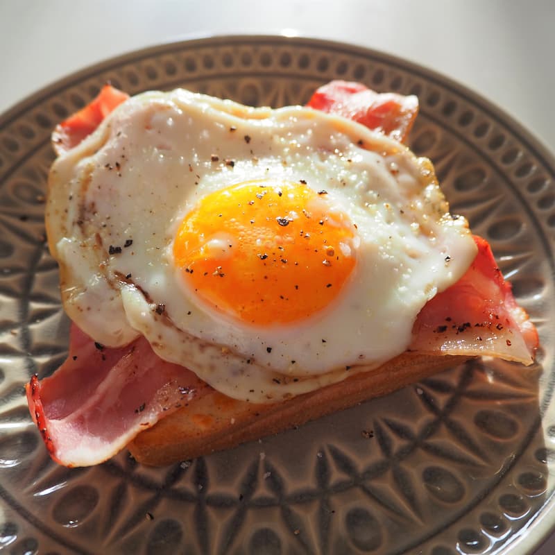 A slice of shokupan with bacon and an egg